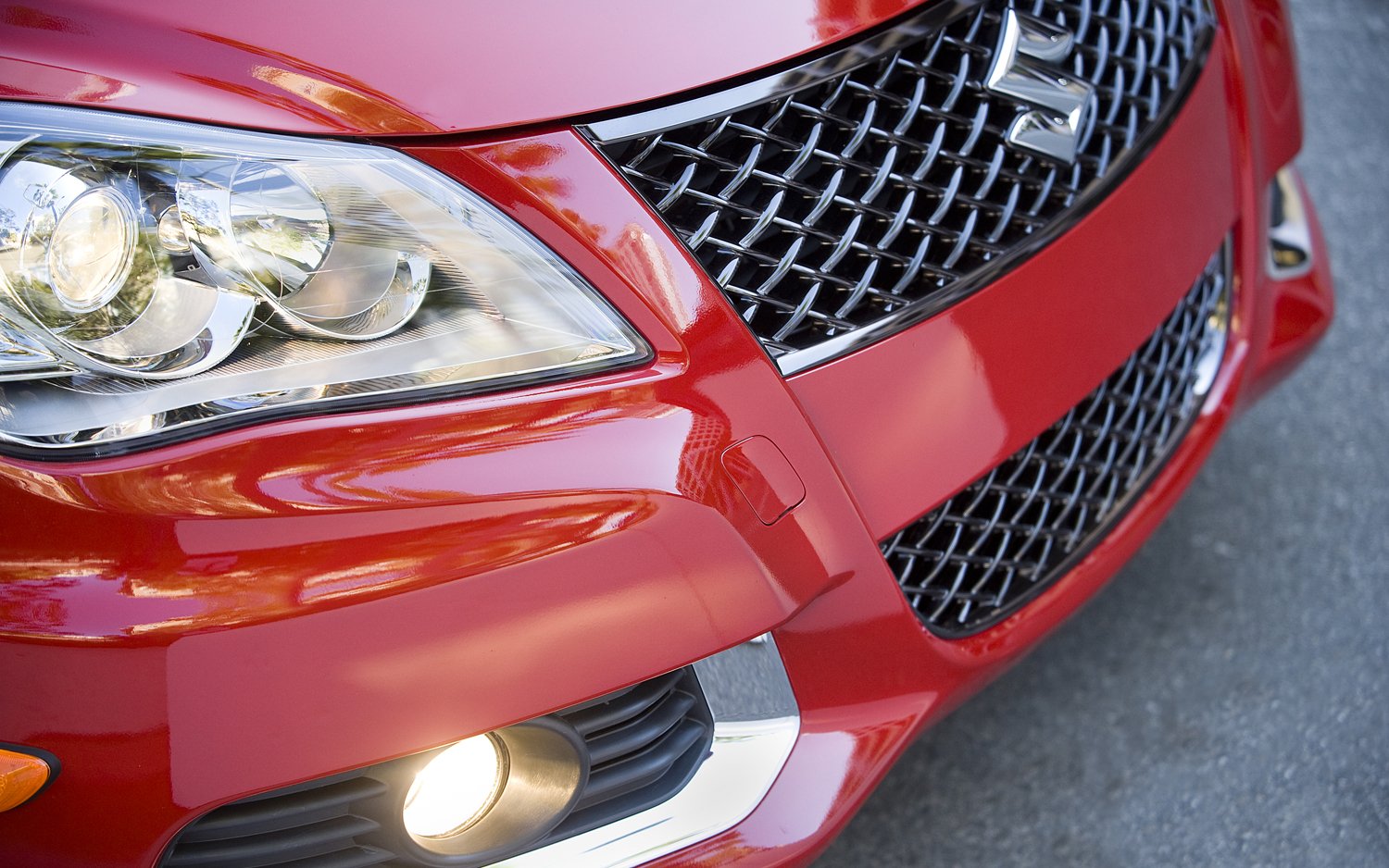 2012-Suzuki-Kizashi-Sport-front-grille-2.jpg