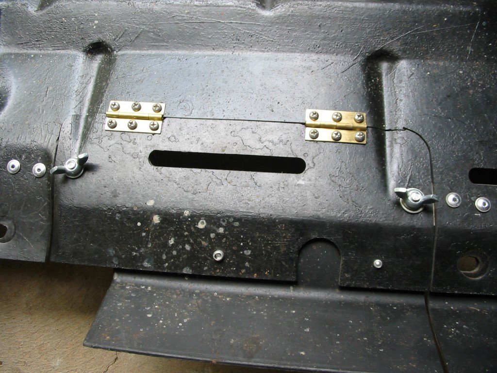 mondeo oil flap 2.JPG